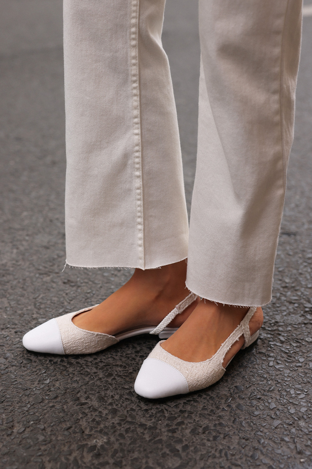Çift Renkli Arkası Açık Beyaz Kadın Sandalet