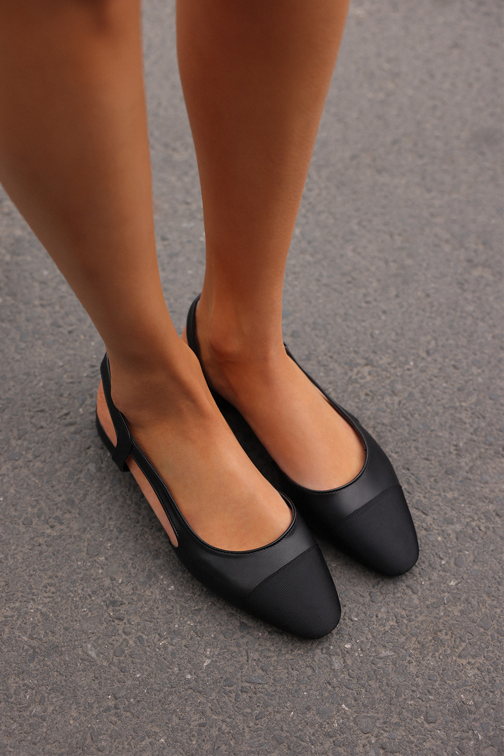 Çift Renkli Arkası Açık Siyah Kadın Sandalet