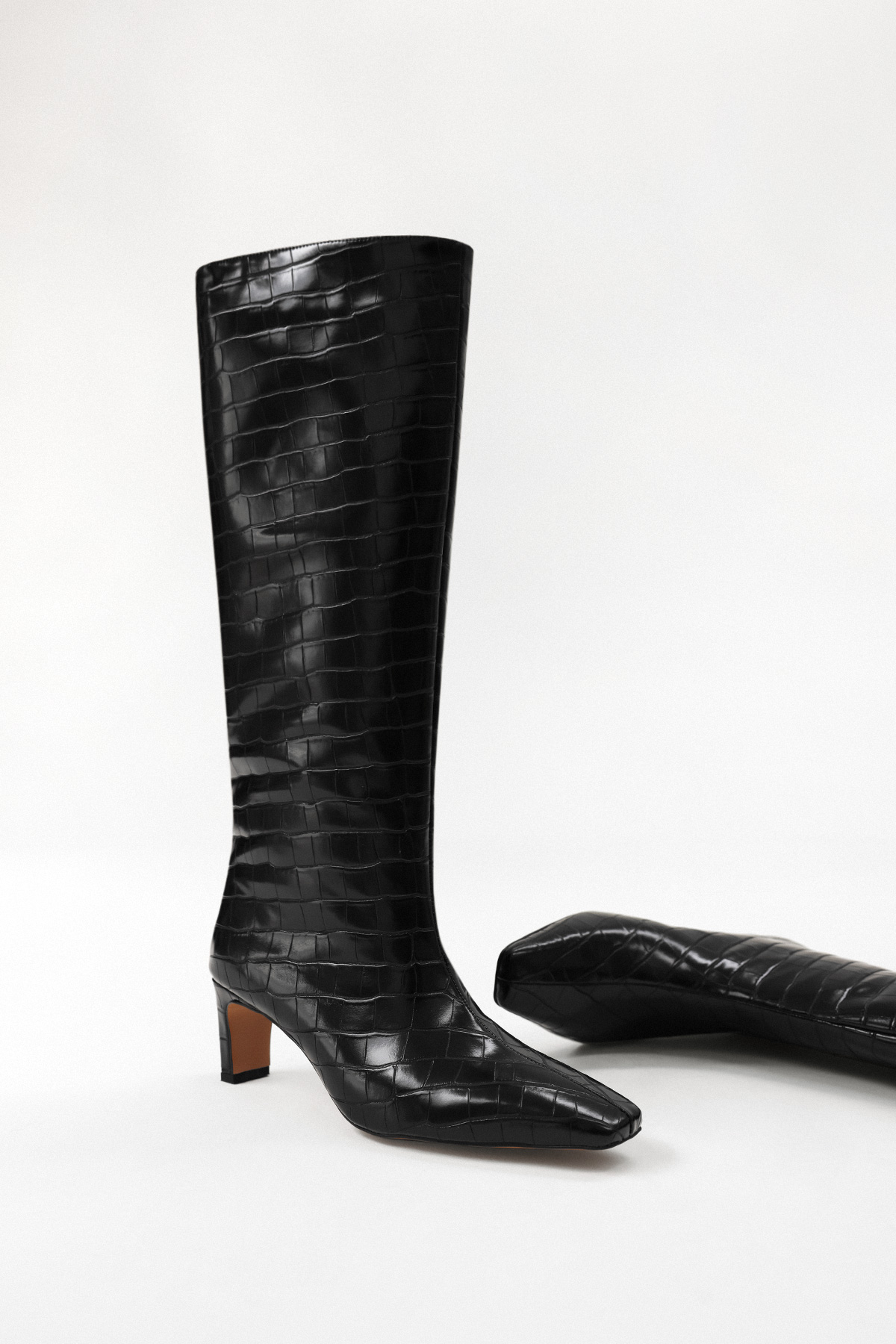 Dikiş Detaylı Küt Burun Siyah Croc Kadın Çizme
