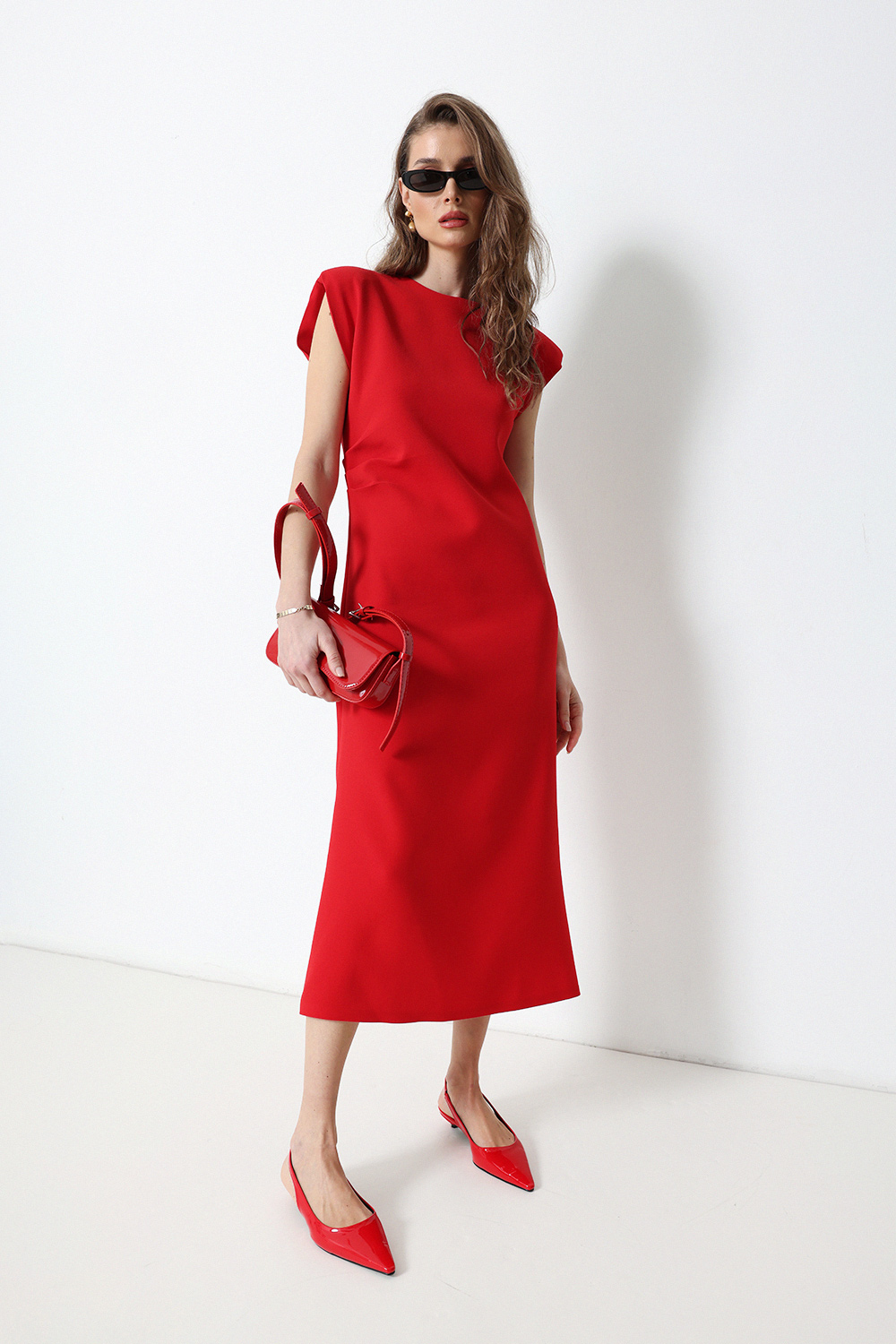 Vatkalı Kolsuz Midi Kırmızı Kadın Elbise