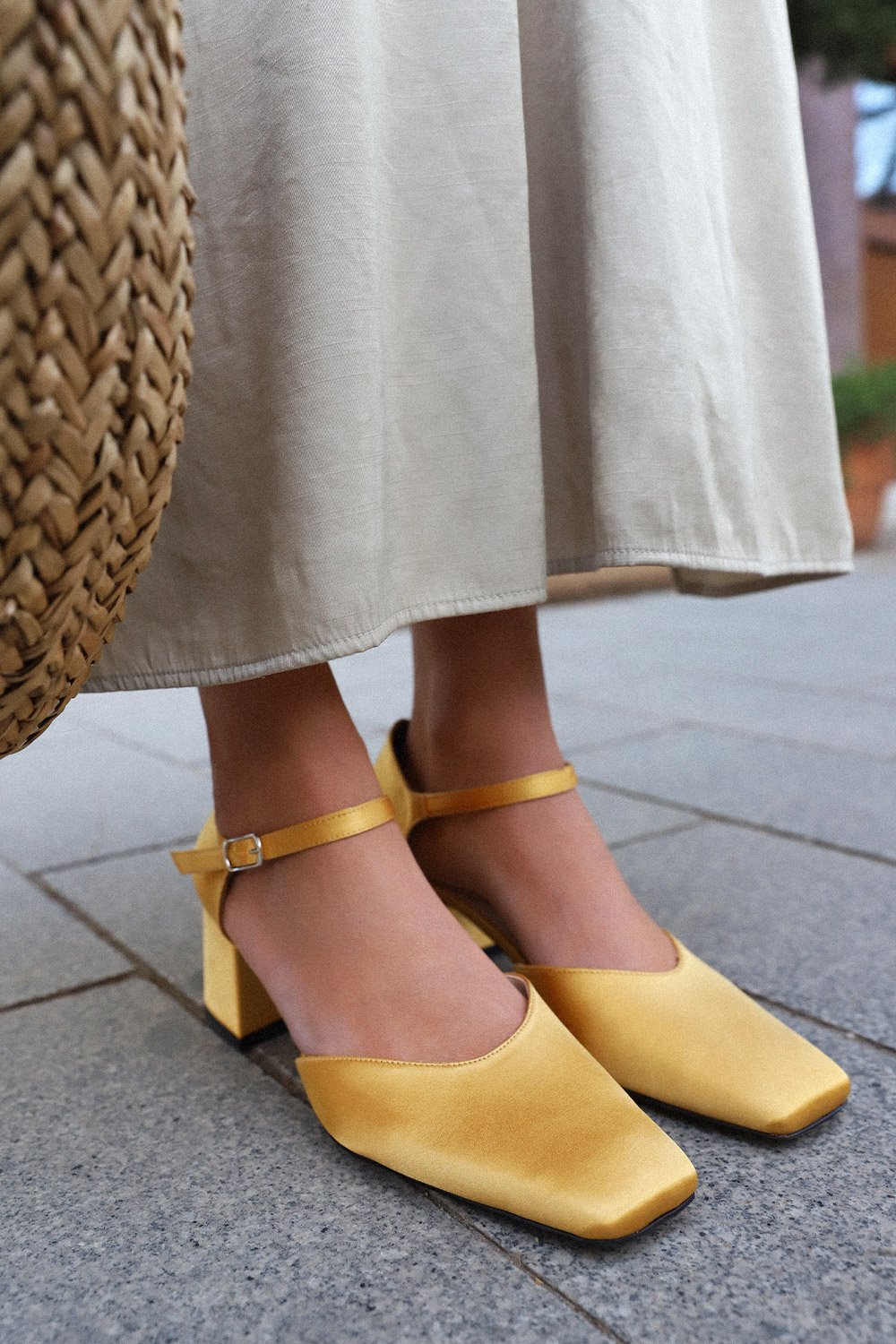 Emelia Küt Burunlu Bilekten Bağlamalı Sarı Saten Kadın Topuklu
