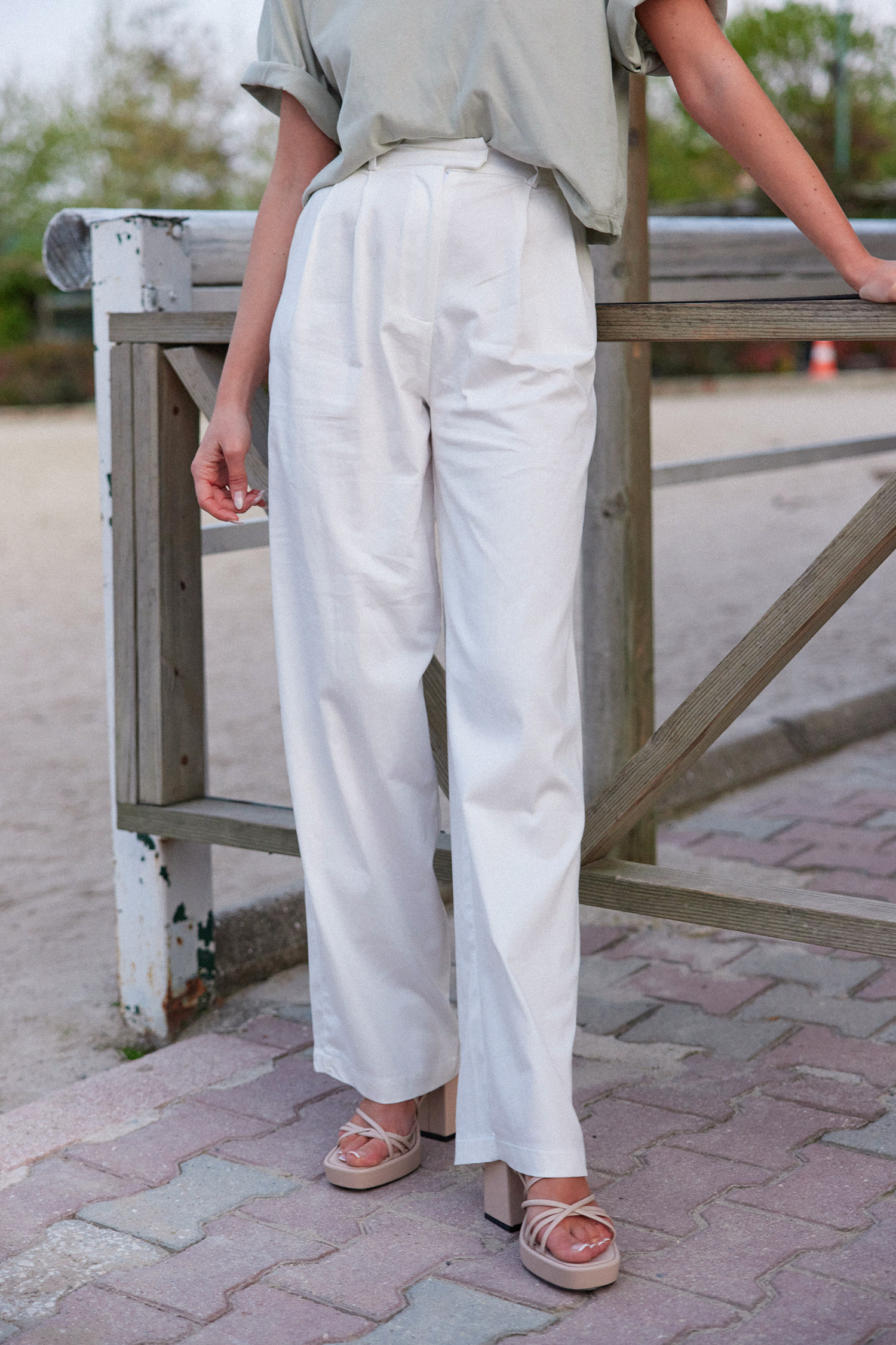 Yüksek Bel Düz Kesim Kırık Beyaz Kadın Denim / Pantolon